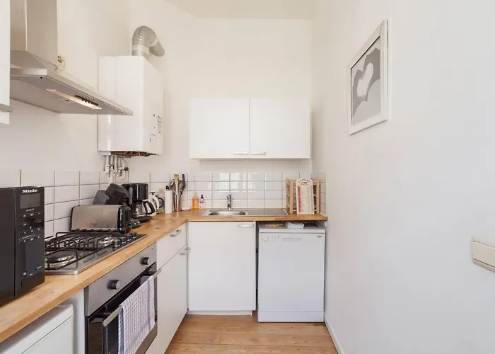 דירה 1 Bedroom W Kitchen And Bathroom In Trendy St Gilles בריסל