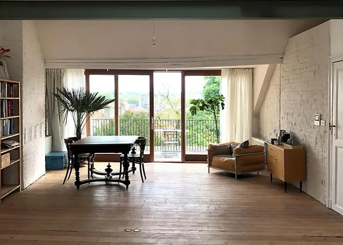 Penthouse In A Family House Apartmán