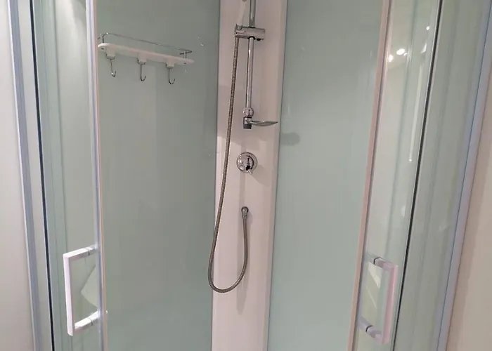 Cozy Nest Basement St Gilles דירה בריסל