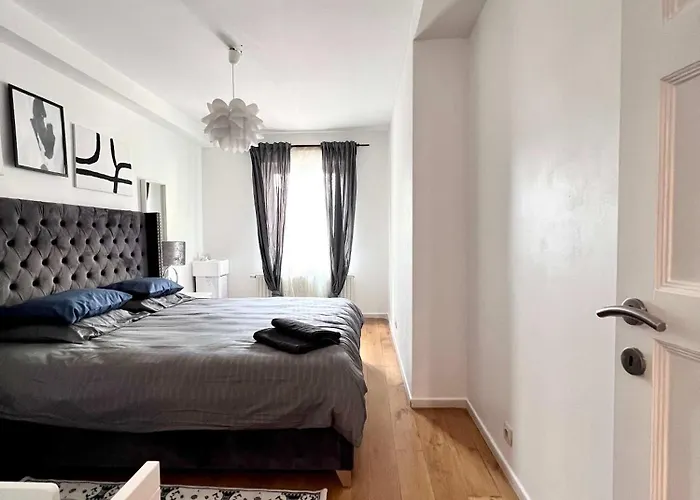 Cosy Family For Up To 9 Guests Near Midi Station