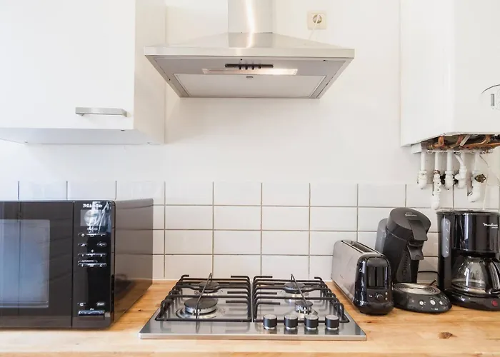 1 Bedroom W Kitchen And Bathroom In Trendy St Gilles *