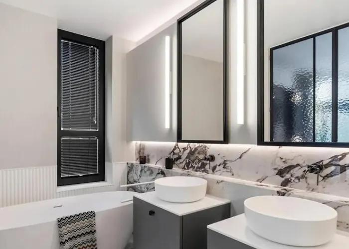 Superb Pierson * بروكسل