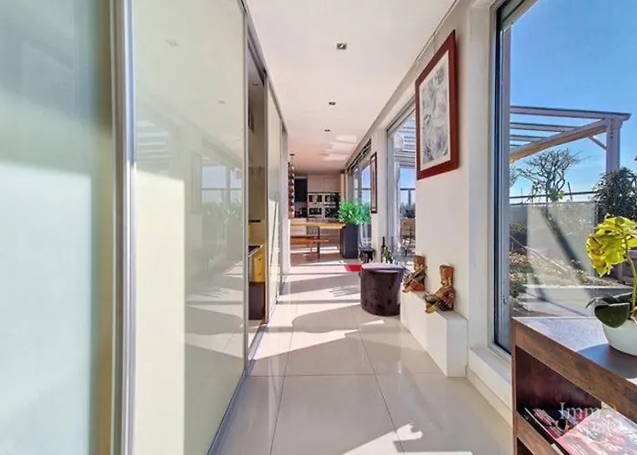 Vaste Et Somptueux à