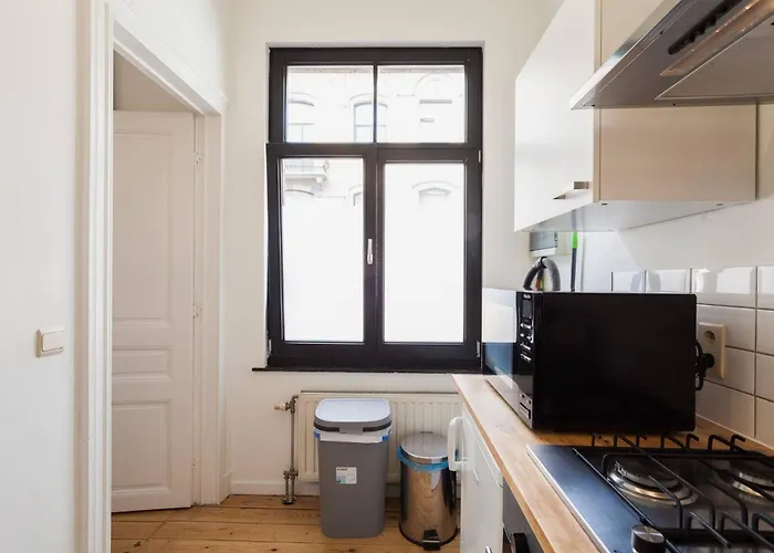 1 Bedroom W Kitchen And Bathroom In Trendy St Gilles * Bruselas