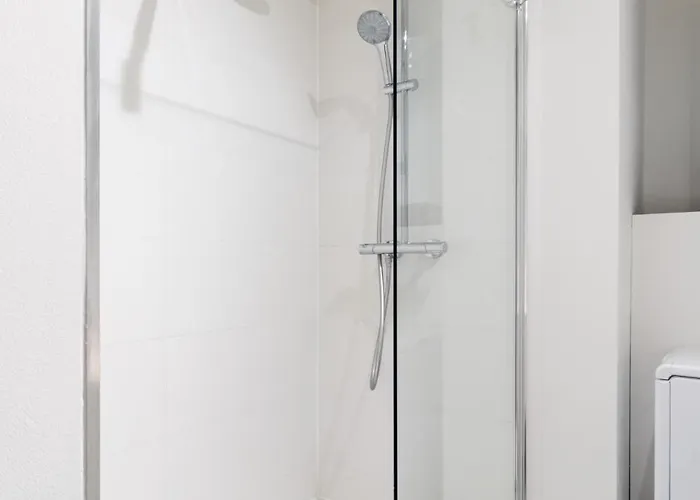 Quiet Near European District Διαμέρισμα *