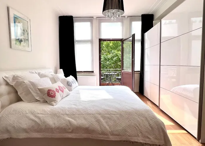 Chic Heart Of The With Balcony Apartament *