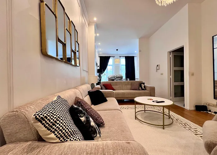 Cosy Family For Up To 9 Guests Near Midi Station Appartamento *