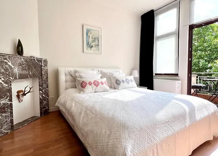 Chic Heart Of The With Balcony Apartament *