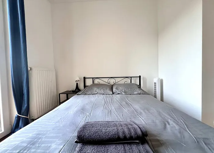 Cosy Family For Up To 9 Guests Near Midi Station Bruxelles