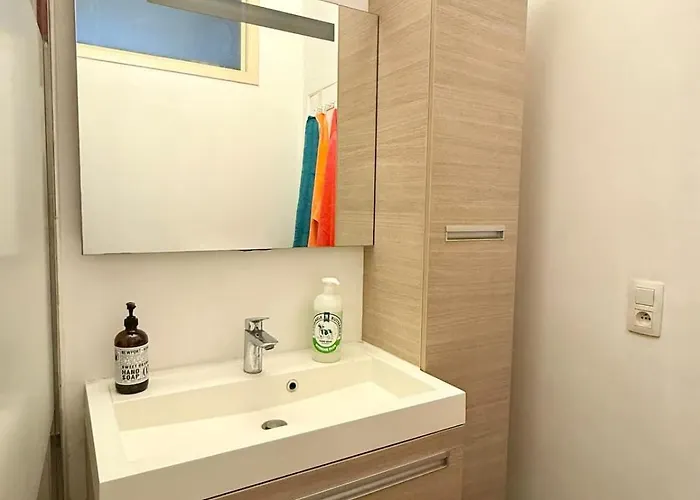 3 Min To The Grand-place 6 Min To Manneken Pis & Sleeps 6 布鲁塞尔