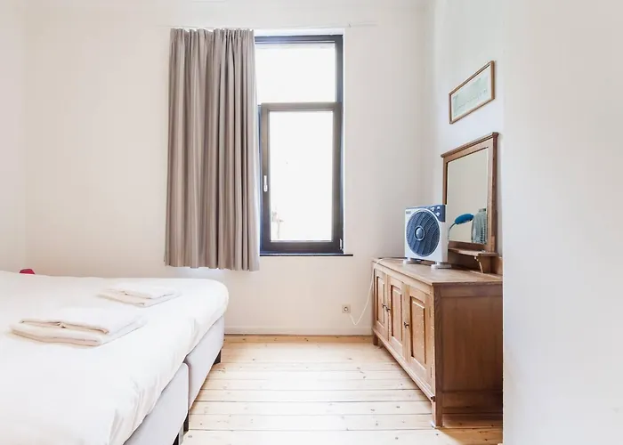 דירה 1 Bedroom W Kitchen And Bathroom In Trendy St Gilles *