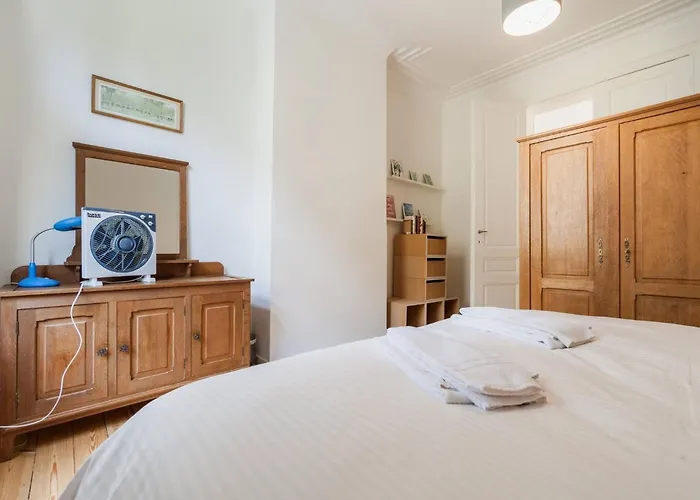 1 Bedroom W Kitchen And Bathroom In Trendy St Gilles * Bruselas