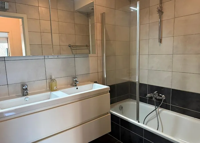 Stunning With 2 Bedrooms - Sleeps 6