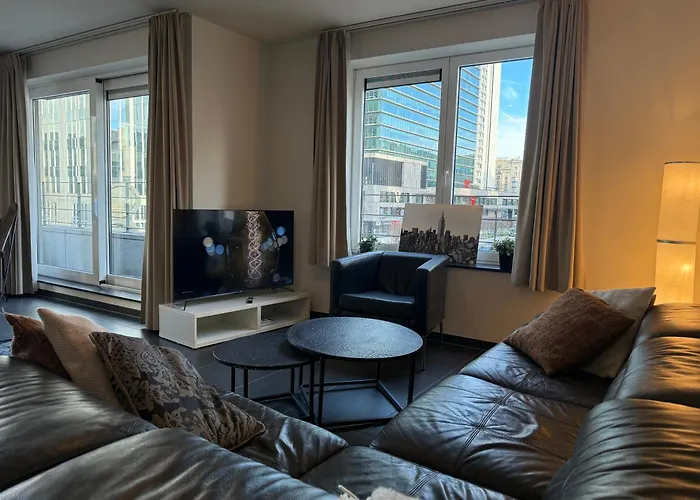 Stunning With 2 Bedrooms - Sleeps 6 *