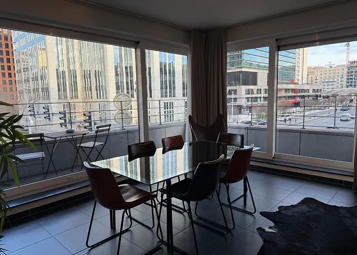 Stunning With 2 Bedrooms - Sleeps 6 *