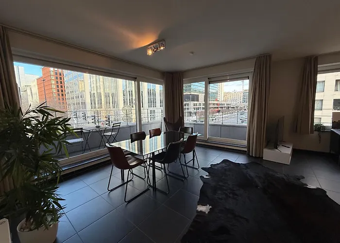 Stunning With 2 Bedrooms - Sleeps 6 דירה