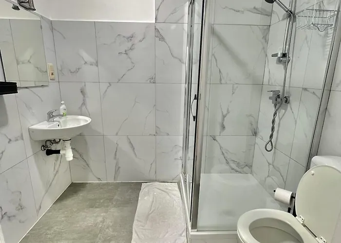 Spacious For 6 Near Center Of *