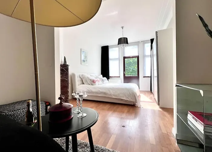 Chic Heart Of The With Balcony * 布鲁塞尔