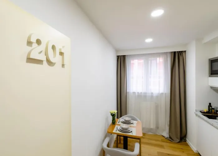 Cozy - Downtown - 2 Min From Metro - 201 Apartment *