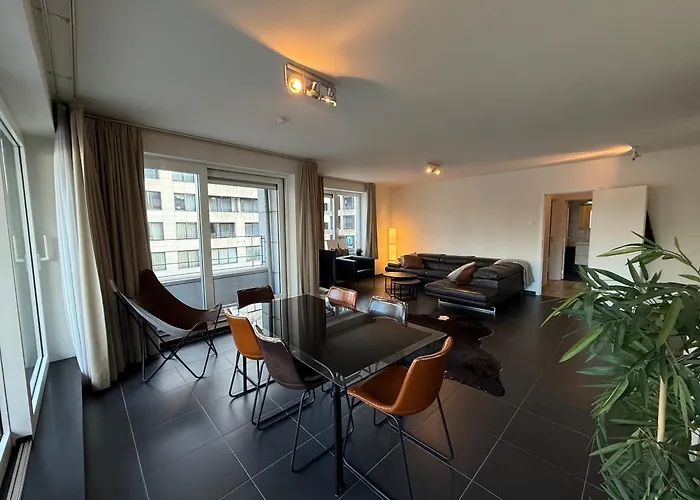 Stunning With 2 Bedrooms - Sleeps 6 * Brussels