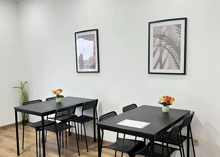 Spacious For 6 Near Center Of