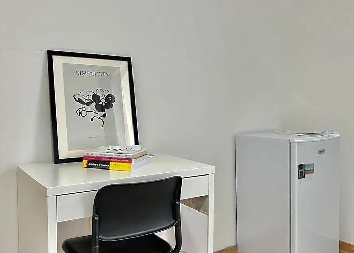 Apartmán Spacious For 6 Near Center Of *