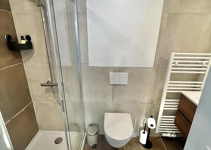 Modern & Elegant Near Montgomery