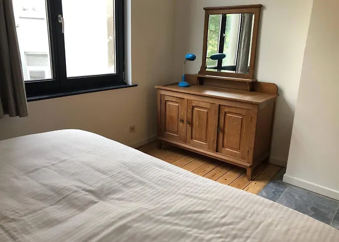 1 Bedroom W Kitchen And Bathroom In Trendy St Gilles בריסל