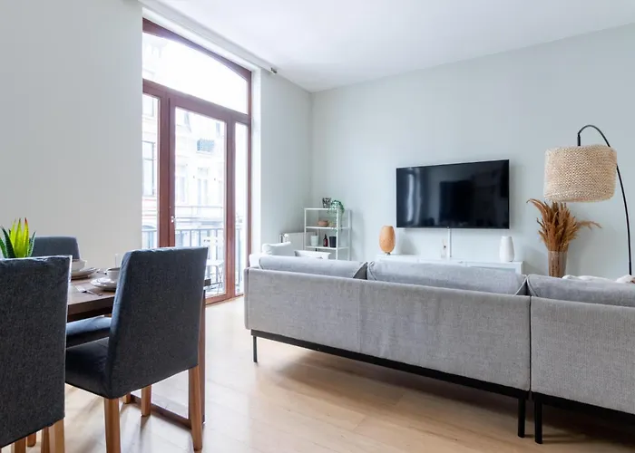 Quiet Near European District *