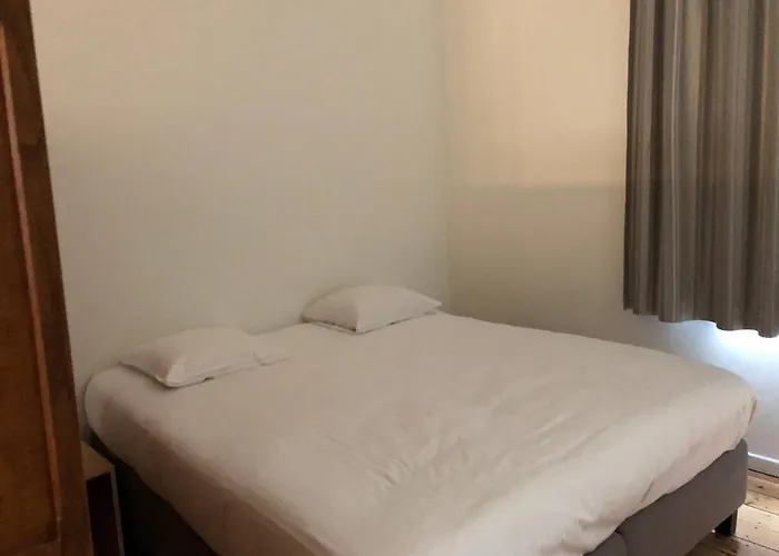 1 Bedroom W Kitchen And Bathroom In Trendy St Gilles *