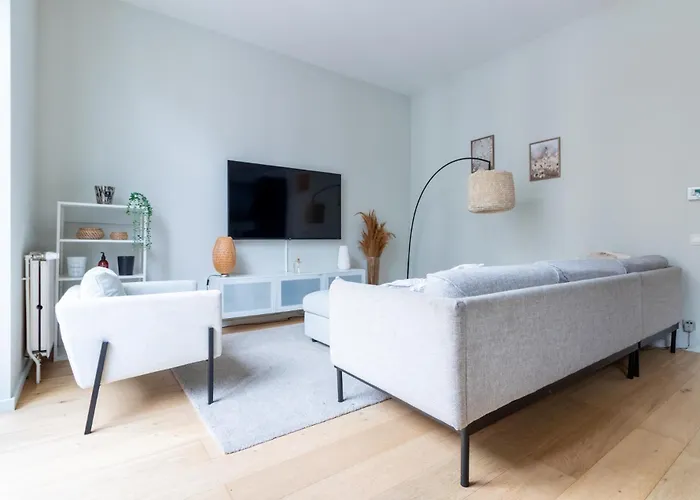 Quiet Near European District *