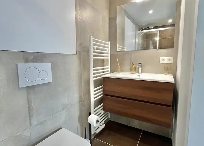 Modern & Elegant Near Montgomery *