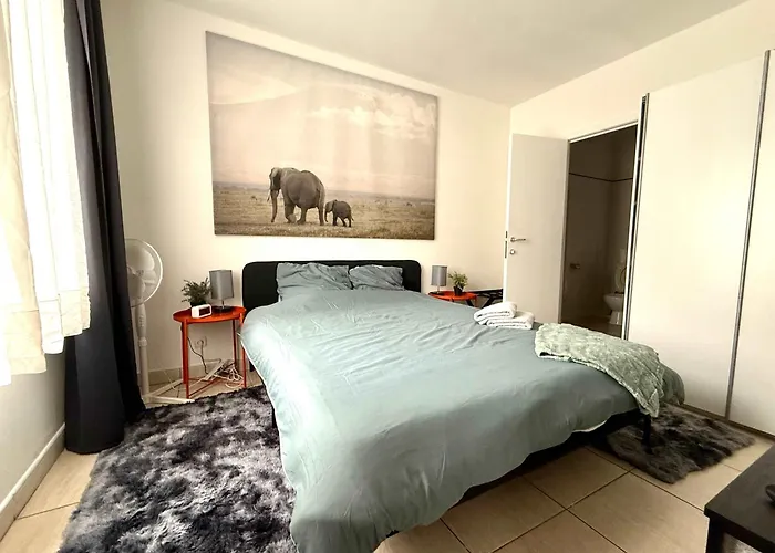 Elegant Close To The European Parliament Brüssel