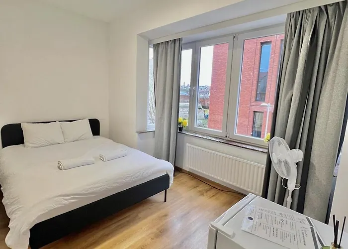 Апартаменты Spacious For 6 Near Center Of *