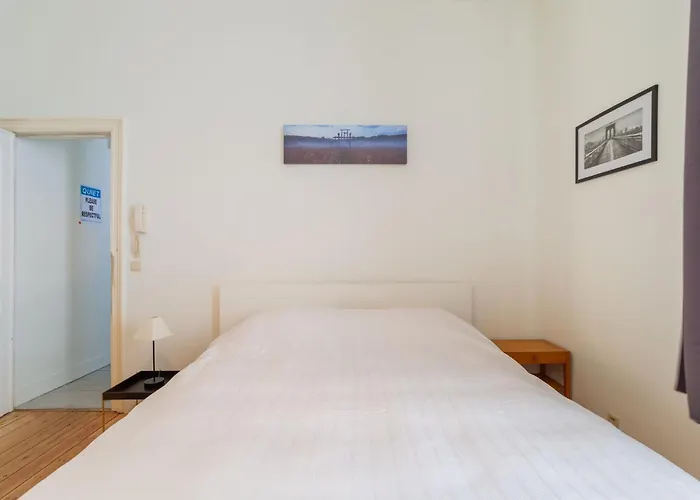 1 Bedroom W Kitchen And Bathroom In Trendy St Gilles