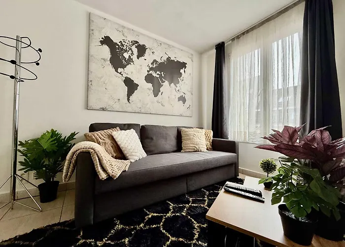 Elegant Close To The European Parliament Apartment