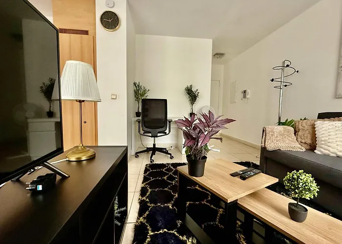 Elegant Close To The European Parliament Apartment *