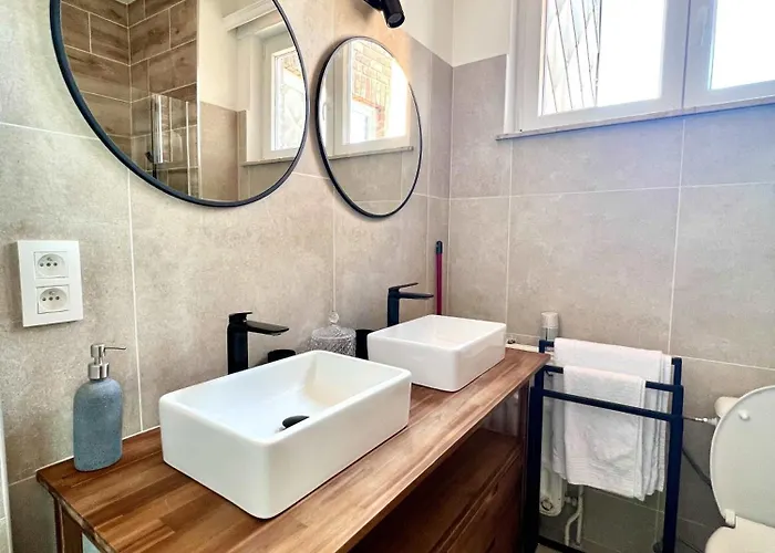 Lovely - Heart Of For 2 View Over The * 브뤼셀