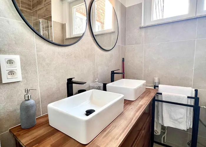 Lovely - Heart Of For 2 View Over The * 브뤼셀