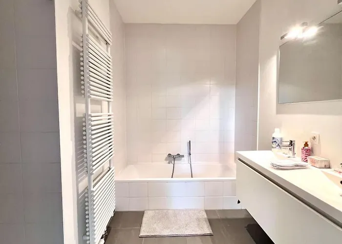 Bright Modern Loft In For 4