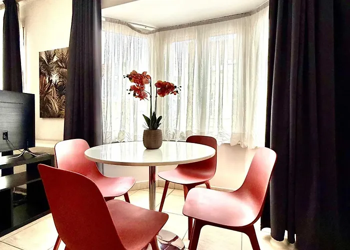 Elegant Close To The European Parliament Apartment