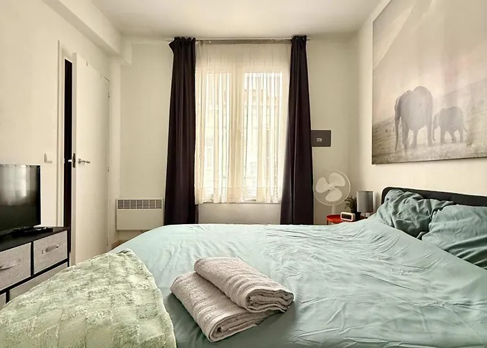 Elegant Close To The European Parliament Apartment *