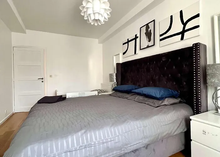 Cosy Family For Up To 9 Guests Near Midi Station