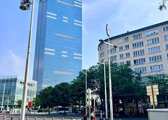 Cosy Family For Up To 9 Guests Near Midi Station *