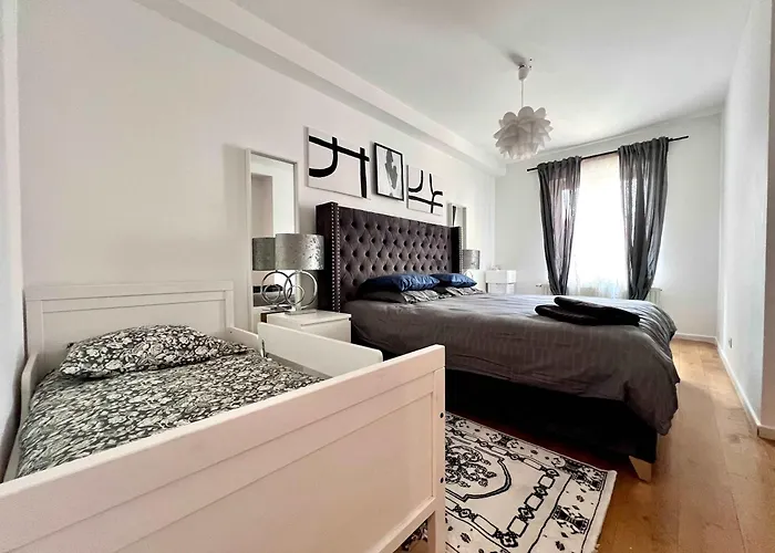 Cosy Family For Up To 9 Guests Near Midi Station Brusel