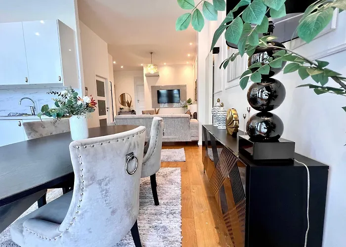 Apartmán Cosy Family For Up To 9 Guests Near Midi Station