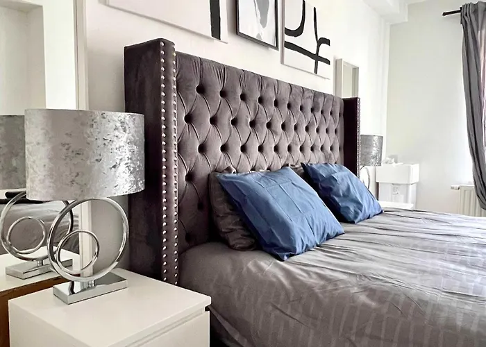 Cosy Family For Up To 9 Guests Near Midi Station *