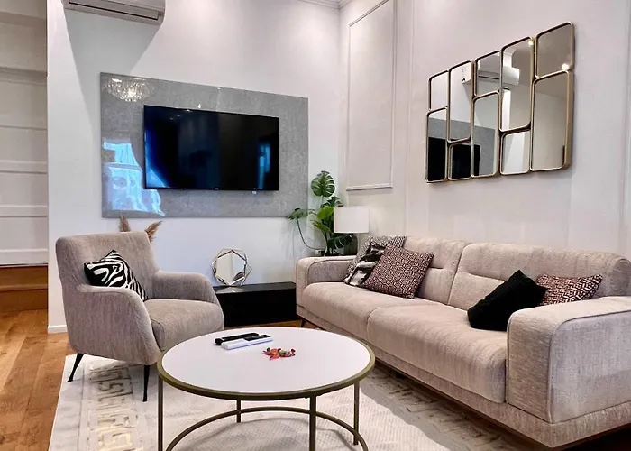 Cosy Family For Up To 9 Guests Near Midi Station