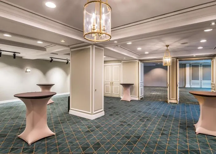 Hilton Grand Place Hotel 4*