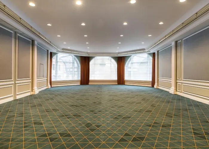 Hilton Grand Place 4*